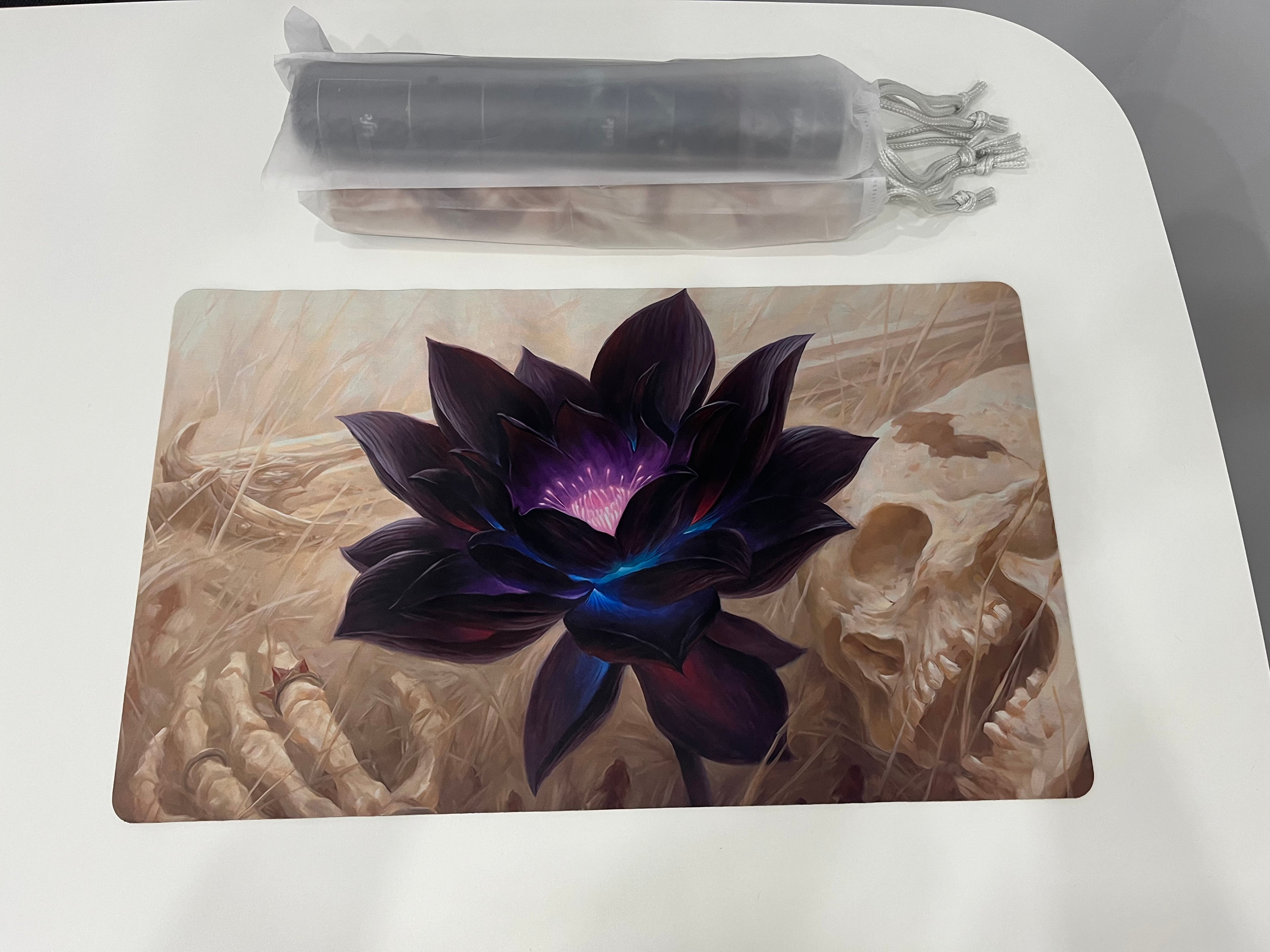 Tapete Flor Azul. Accesorio para juegos de cartas TCG