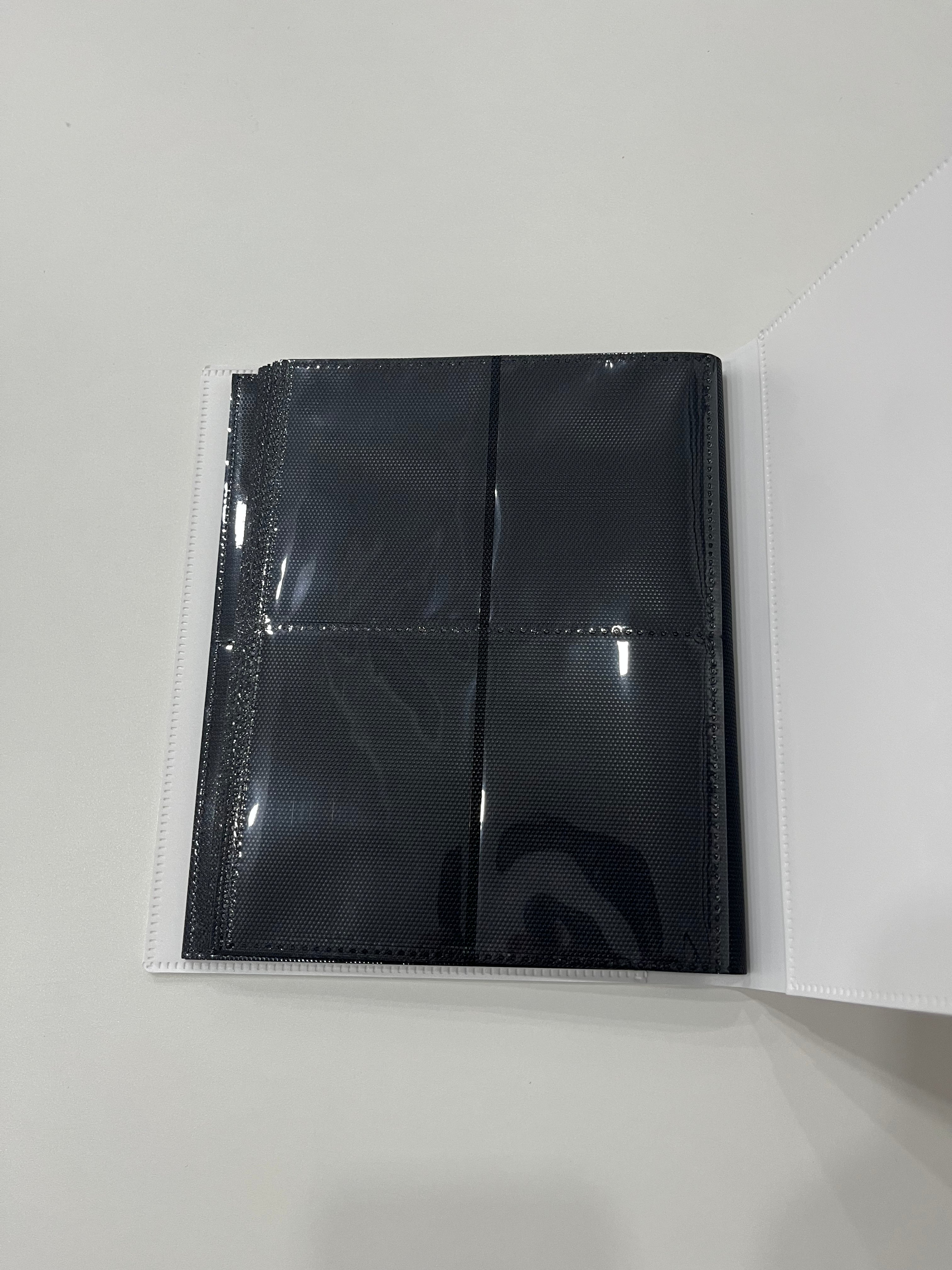 Carpeta Pequeña para cartas TCG. 20 pags. 160 cartas