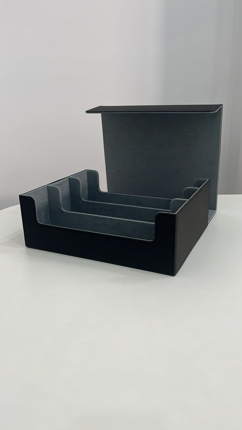 Caja para Cartas TCG Premium. Capacidad 1800 cartas